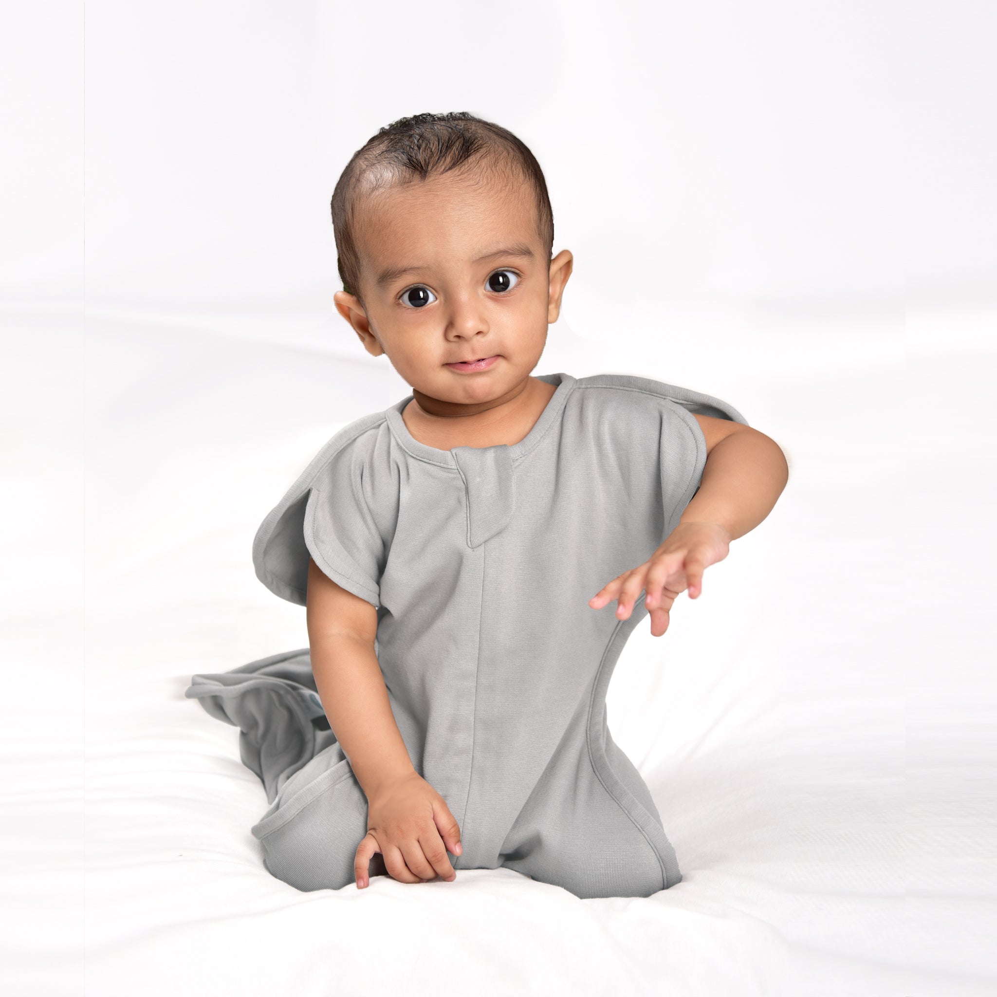 TRANSITIONAL POD SWADDLE FOR BABIES (0.6 TOG) - SMOKY GREY | TULO BABY