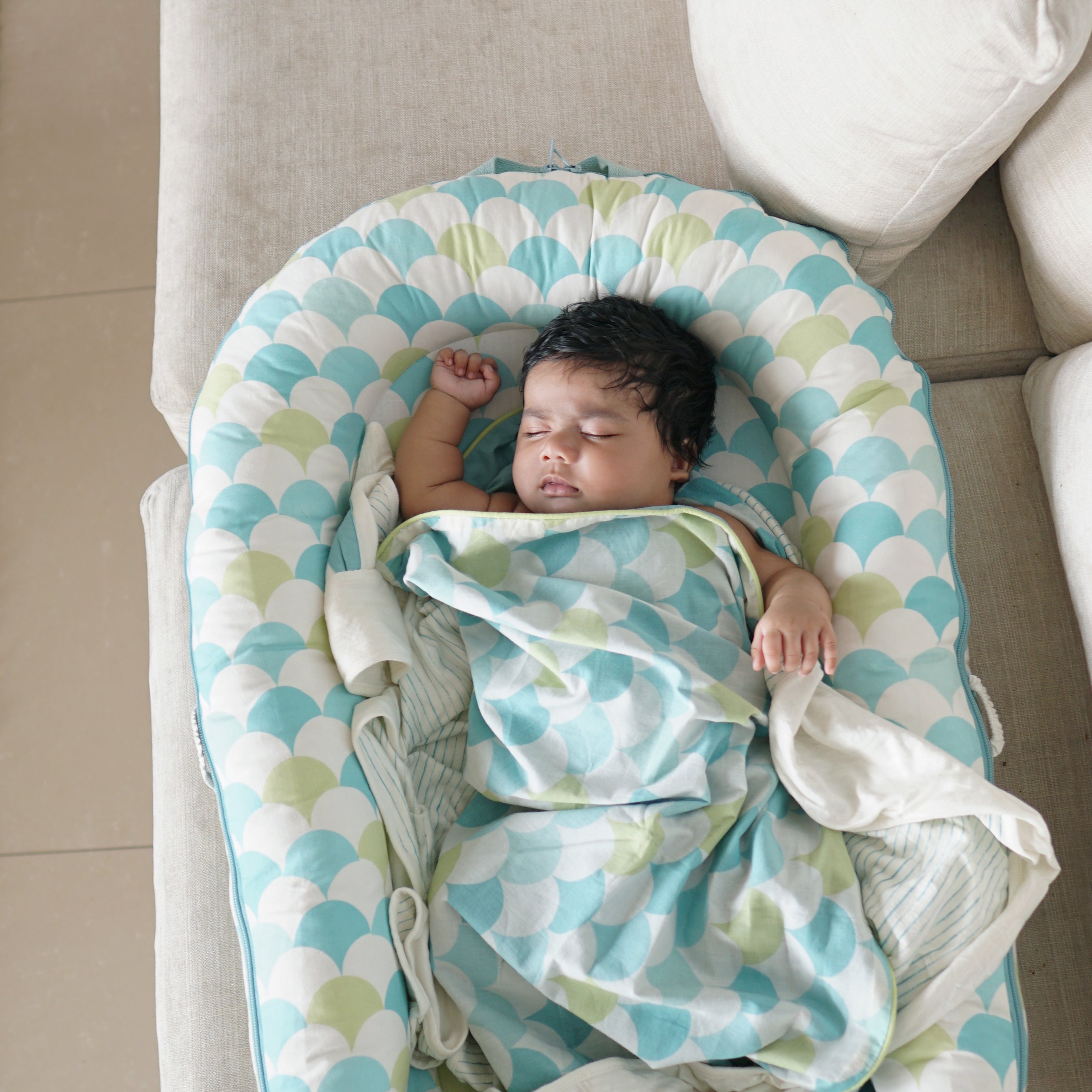 MELLOW GREEN SCALLOP COTTON BLANKET