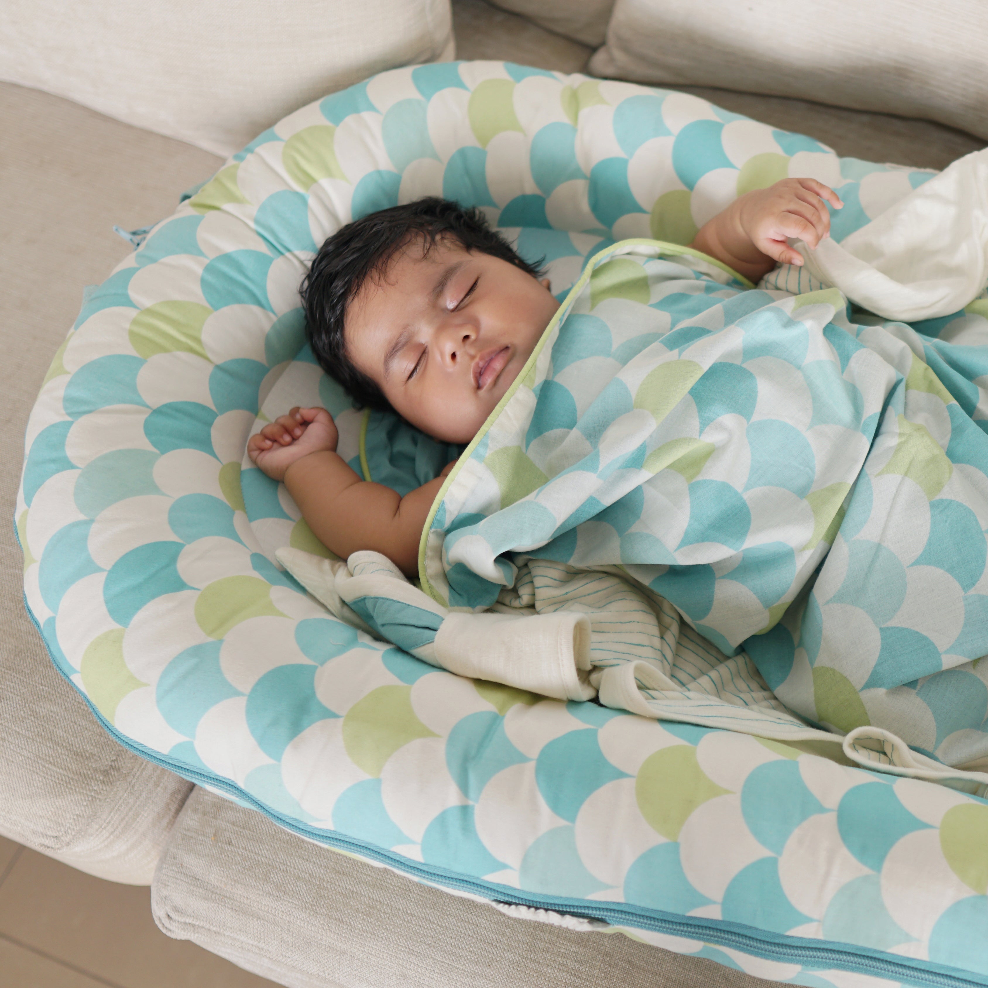 MELLOW GREEN SCALLOP COTTON BLANKET