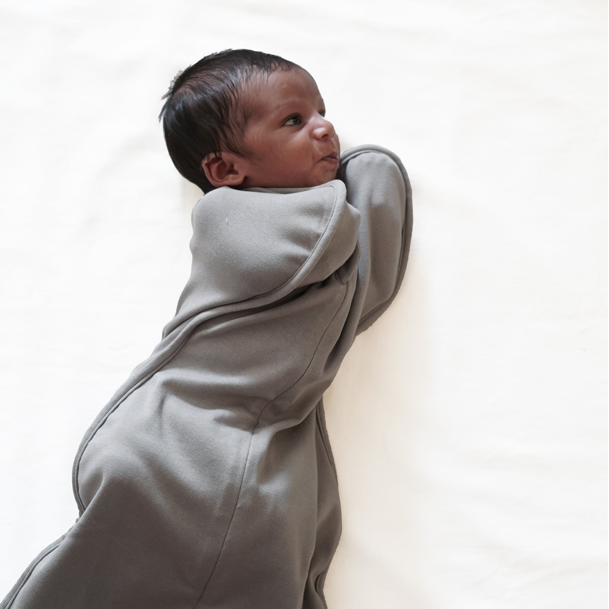 SLEEPING POD SWADDLE FOR BABIES (0.6 TOG) - SMOKY GREY | TULO BABY