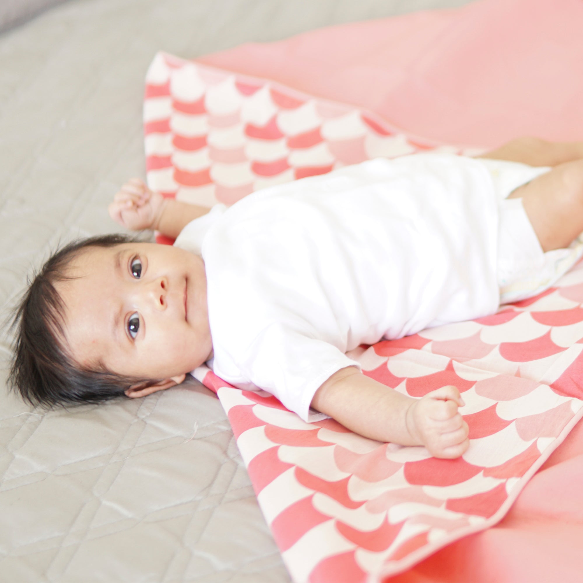 VERY BERRY GEOMETRY COTTON BLANKET