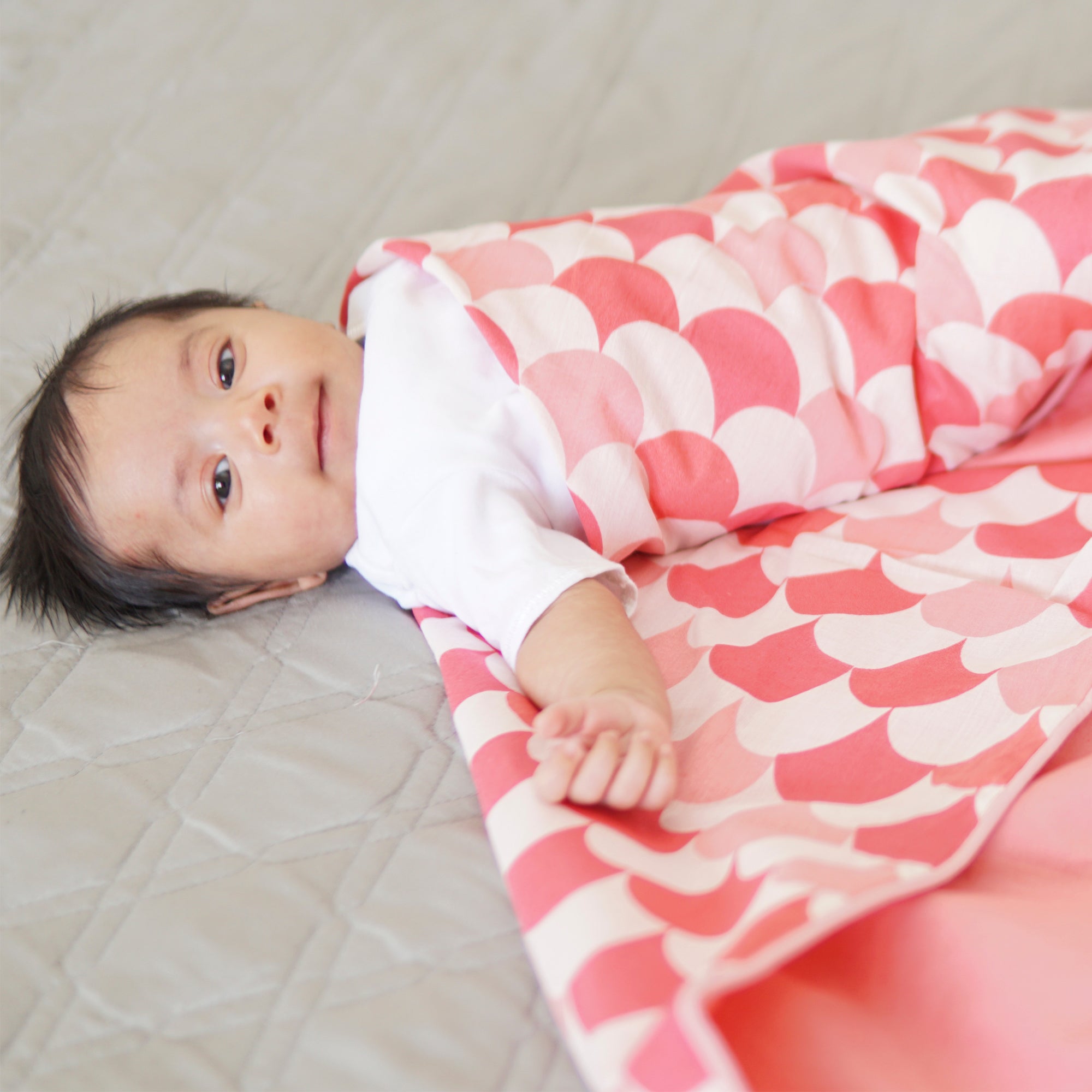 VERY BERRY GEOMETRY COTTON BLANKET