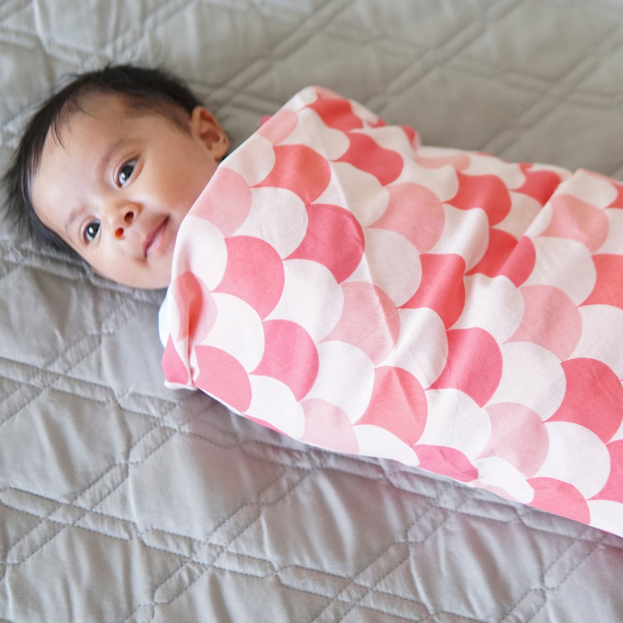 VERY BERRY GEOMETRY COTTON BLANKET