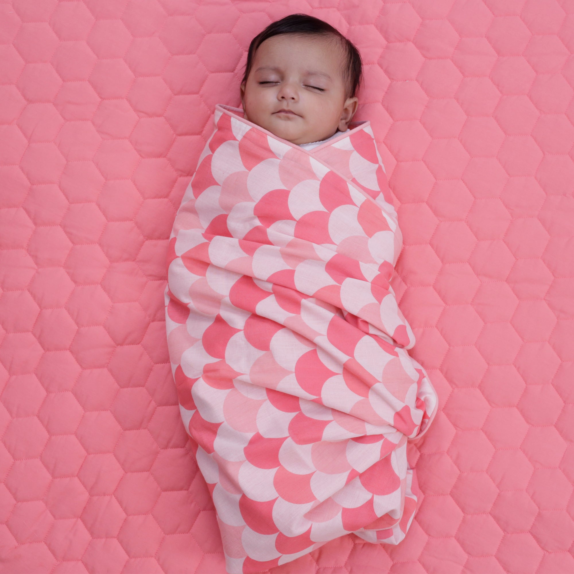 VERY BERRY GEOMETRY COTTON BLANKET