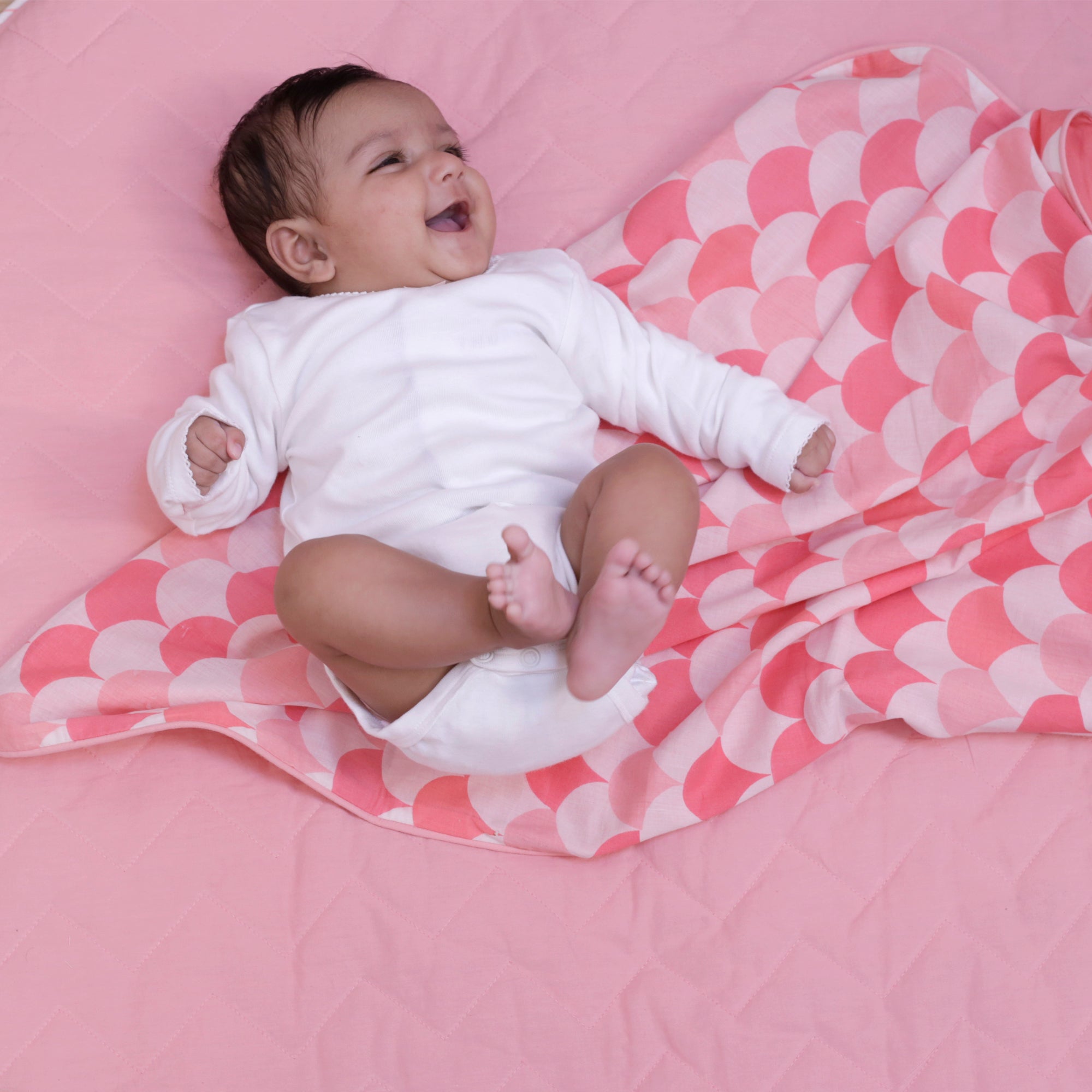 VERY BERRY GEOMETRY COTTON BLANKET