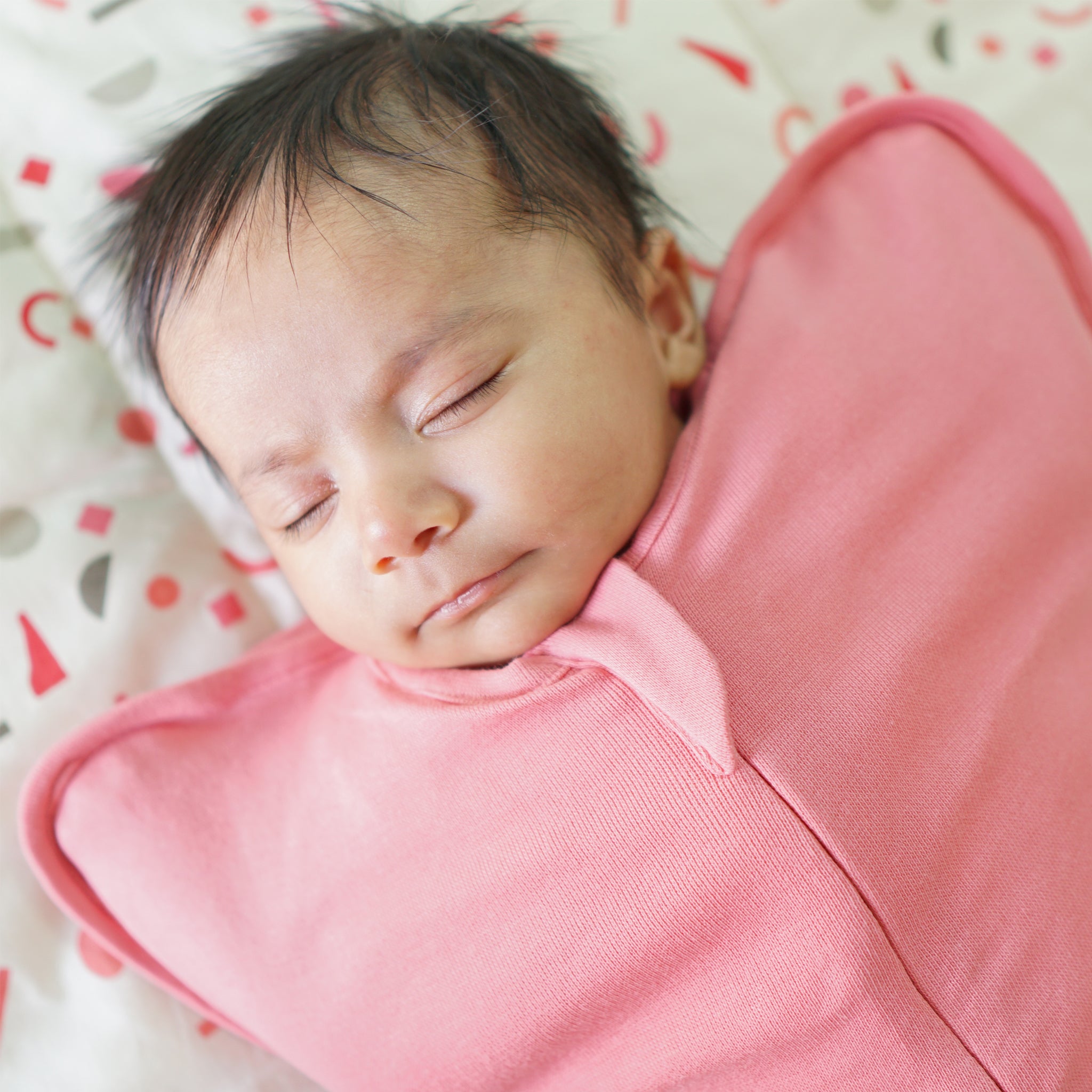 VERY BERRY SCALLOP SLEEPING POD SWADDLE FOR BABIES