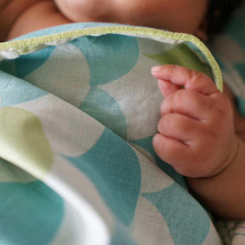 MELLOW GREEN GEOMETRY COTTON BLANKET