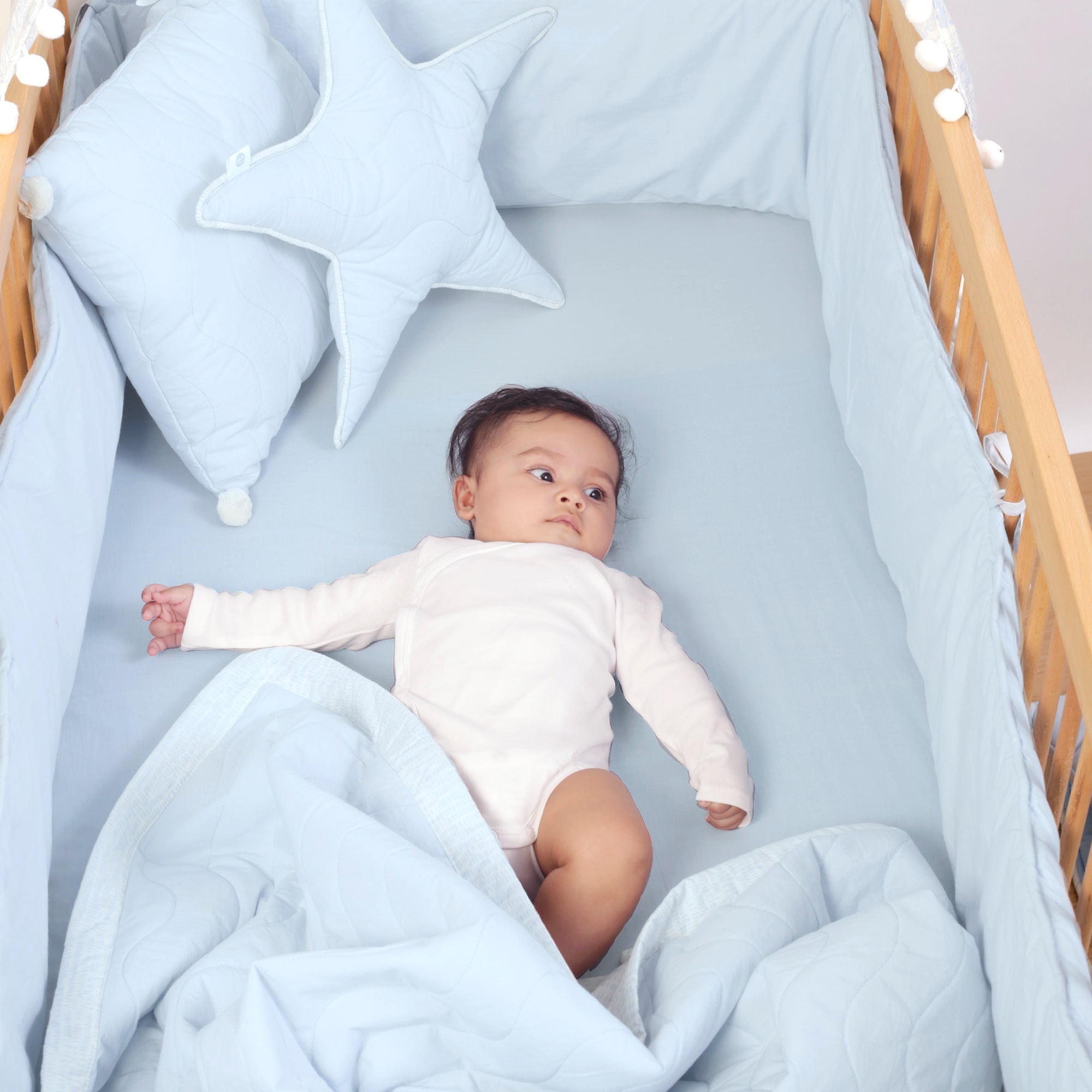 BABY BLUE CRIB BUMPER